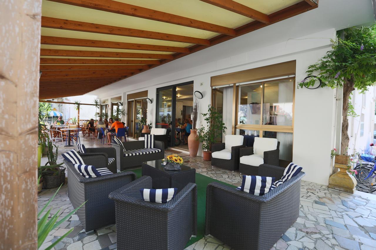 Hotel Domus Mea Каттолика Экстерьер фото